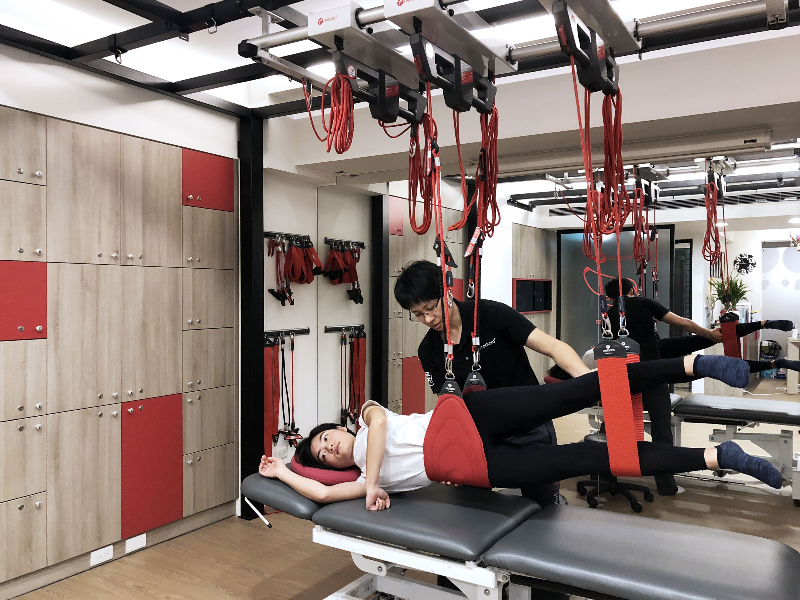 秉格物理治療所-redcord-紅繩懸吊系統-物理治療-神經肌肉再教育-核心肌群-運動治療